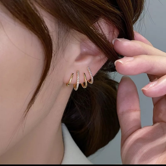 Stunning Crystal Claw Earrings - Picture 2 of 3